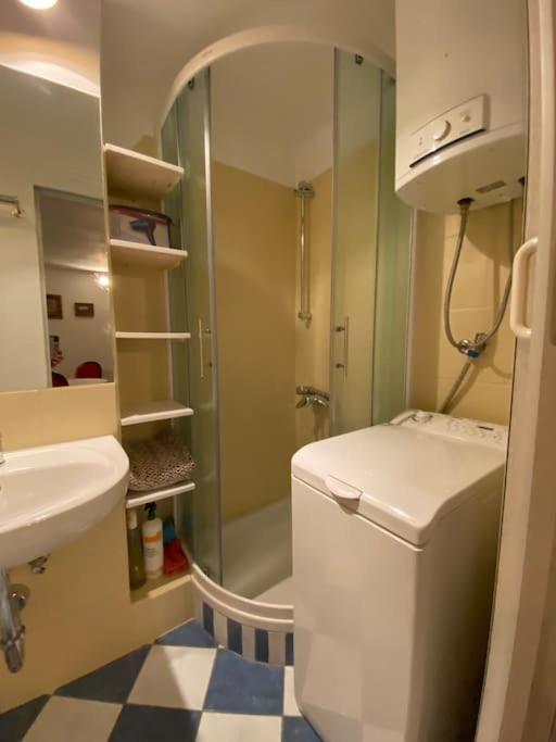 'round The Corner Apartma *